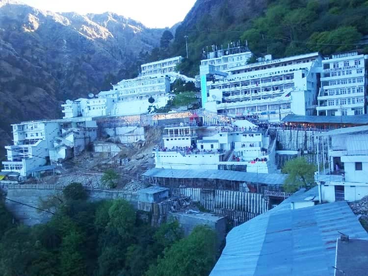 how many stairs in vaishno devi        <h3 class=