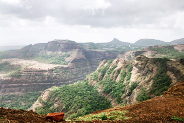 Maharashtra: Landslide in Khandala hits railway services for 8 hours | Pune  News - Times of India