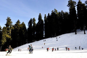 Narkanda, Himachal Pradesh It seems nature's beauty is at its peak on some  places of Nakanda - Photogallery